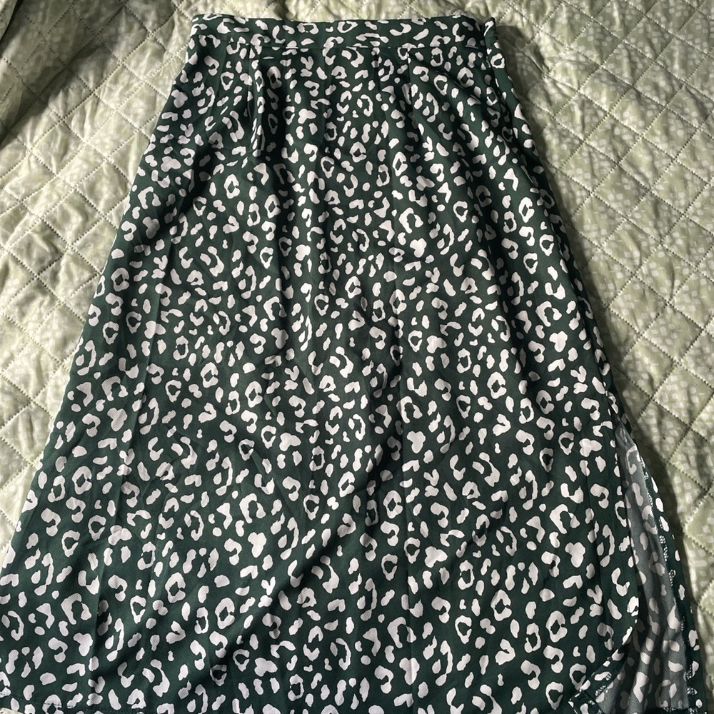 Green and White Midi A-Line Skirt for Casual Wear
